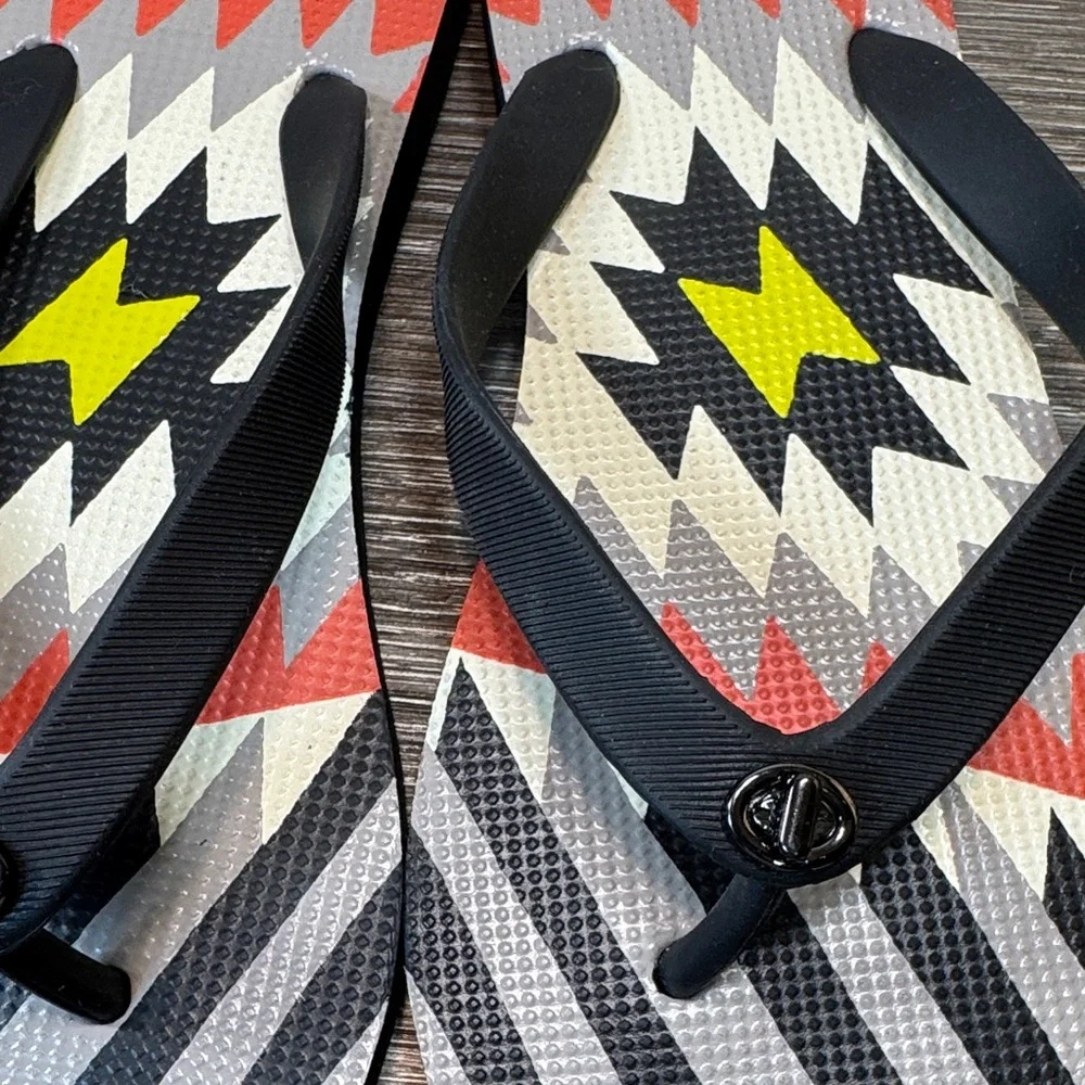 Coach Black and Yellow Geometric Flip Flops woman’s 7 (j23)